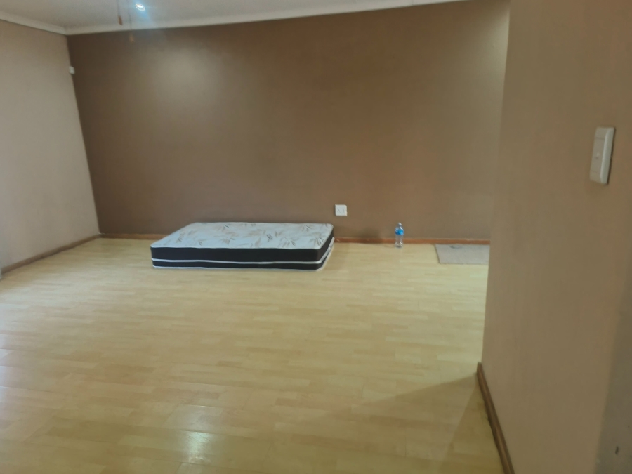 To Let 4 Bedroom Property for Rent in Miederpark North West
